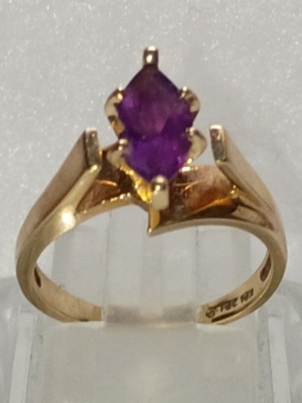 10Kt Yellow Gold Solitaire Marquise Amethyst Ring